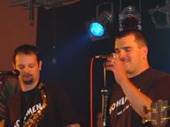 Tivola's Welt - Bildergalerie Neuendorfer Dorffest im Jahr 2003 - Beatabend mit der Gruppen The Jets, Sperrstund und Sohlmen