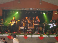 Tivola's Welt - Bildergalerie Neuendorfer Dorffest im Jahr 2003 - Beatabend mit der Gruppen The Jets, Sperrstund und Sohlmen